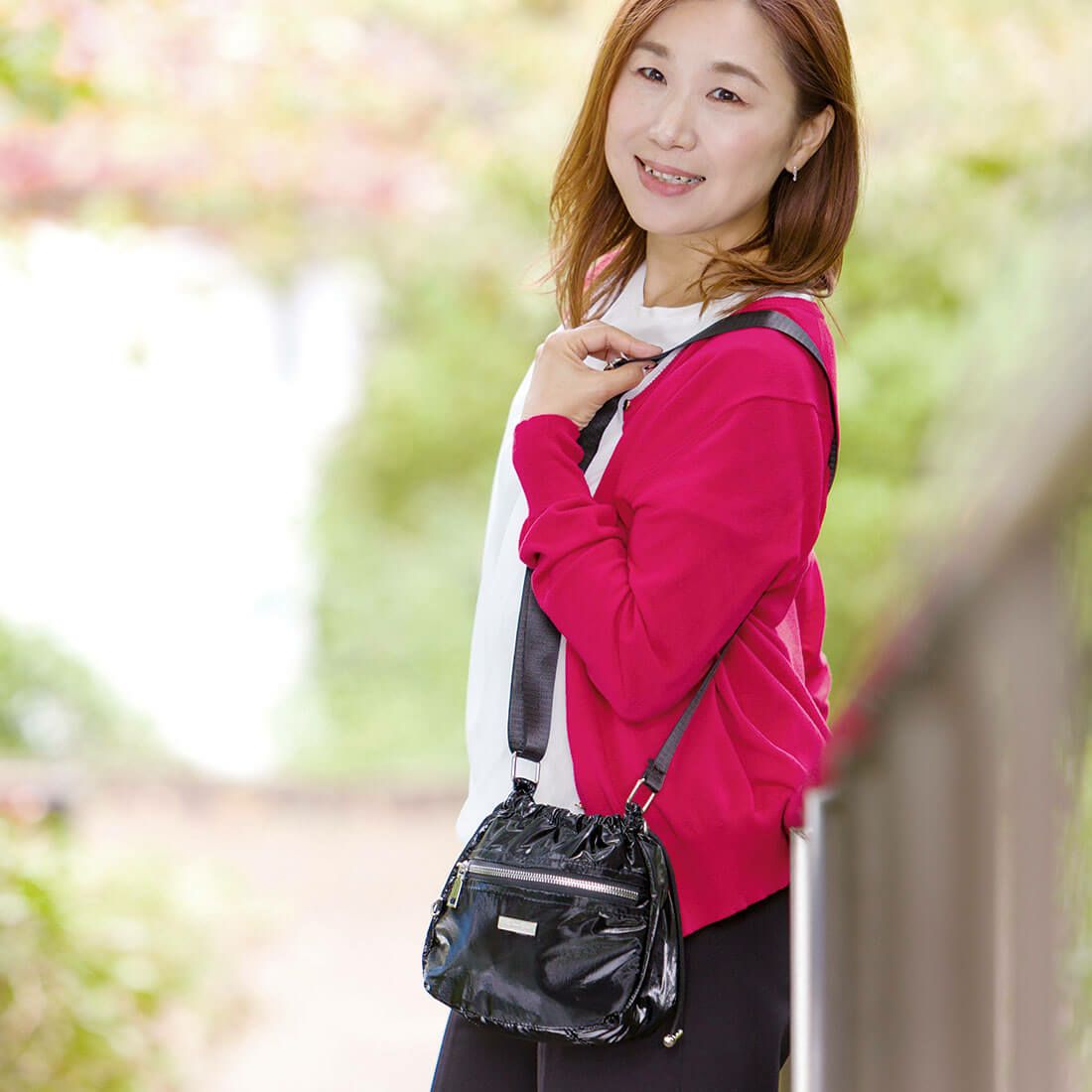 巾着型軽量ショルダーバッグ