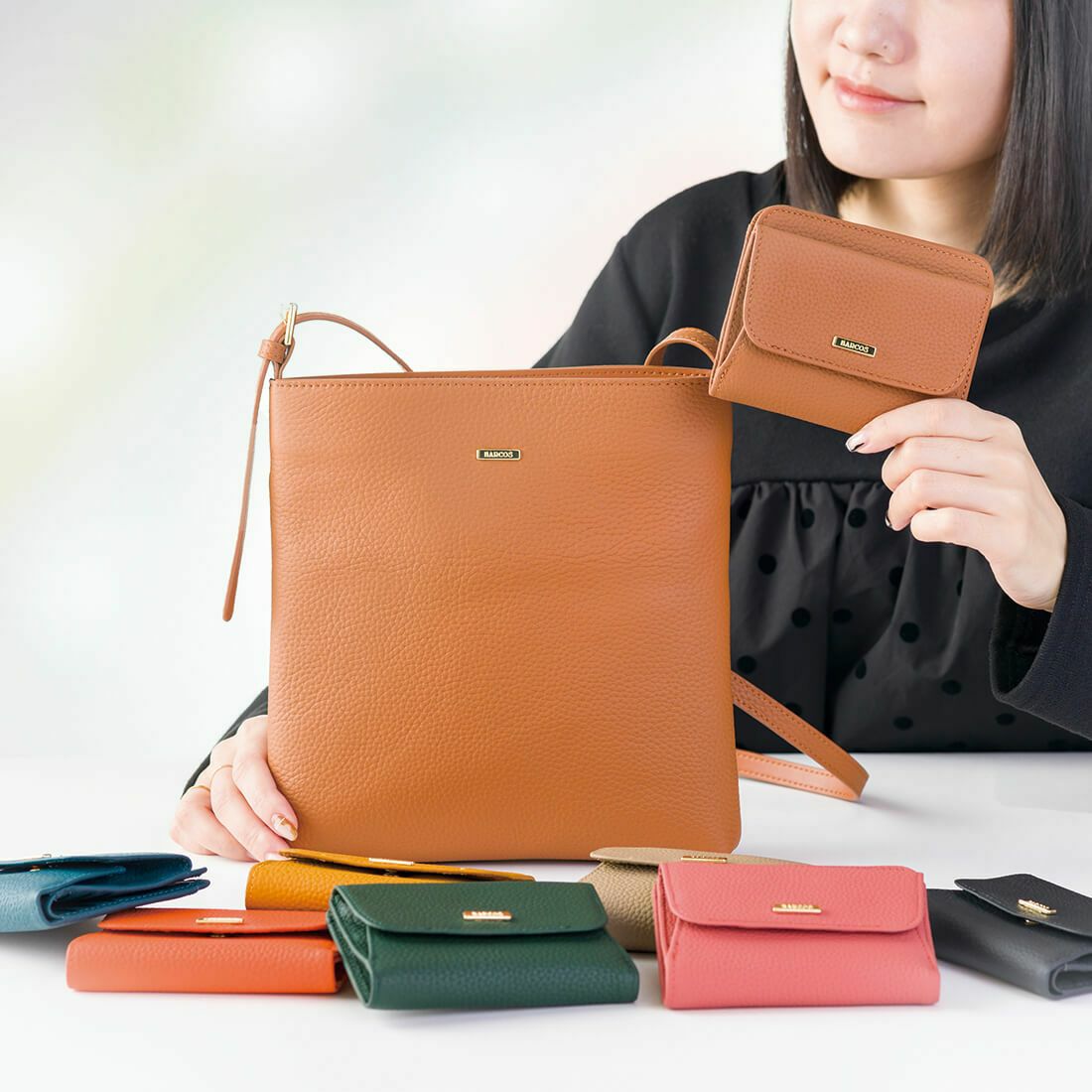 シュリンクレザー折財布＆ポシェット＜ルーニア＞