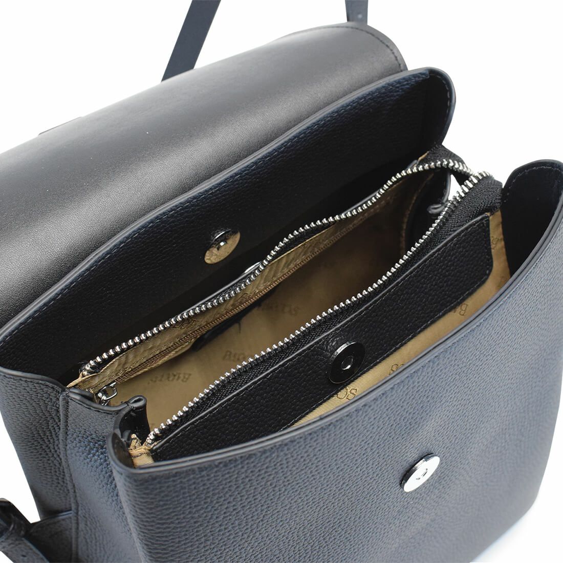 フラップデザインシュリンクレザーリュック