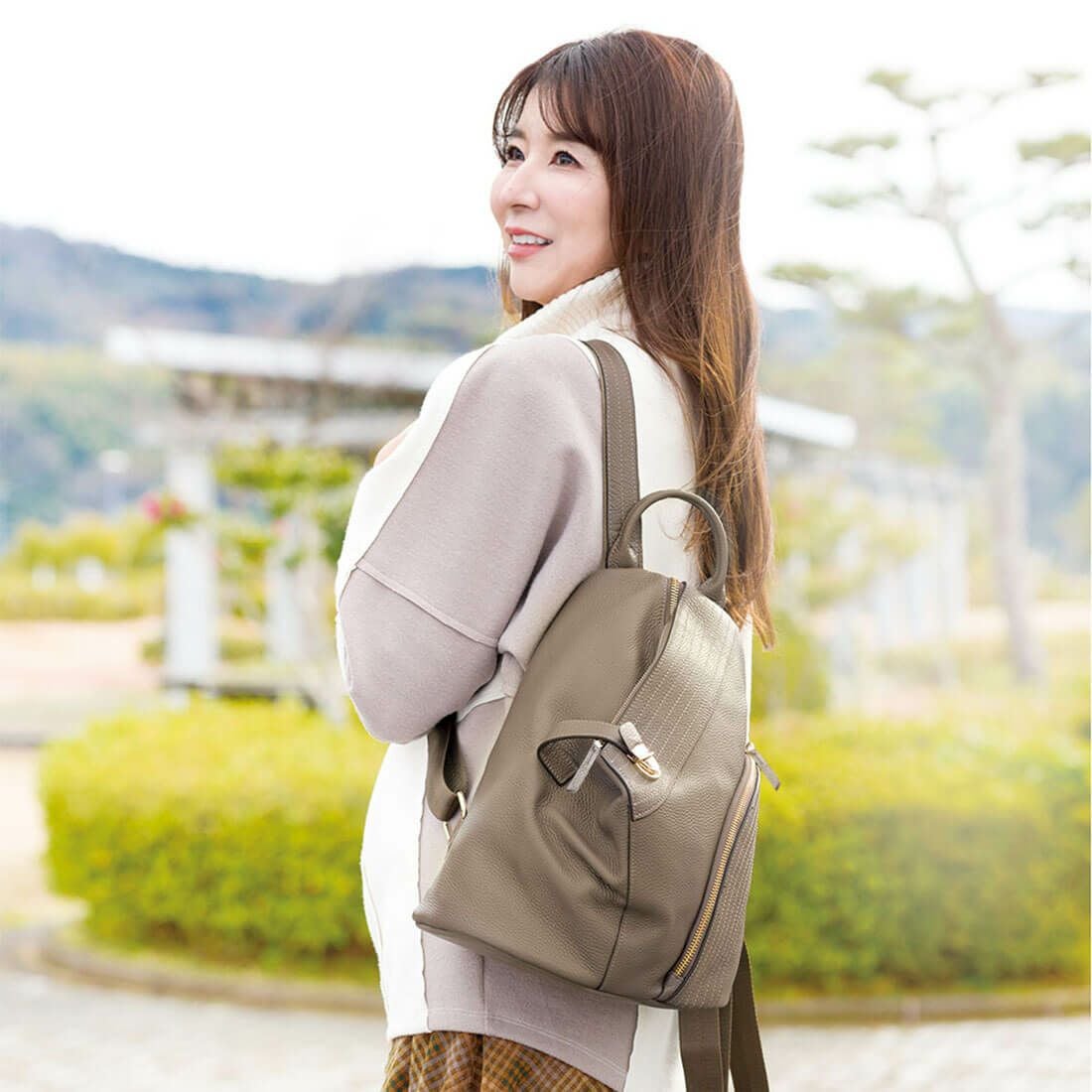 三角フォルムレザーリュック