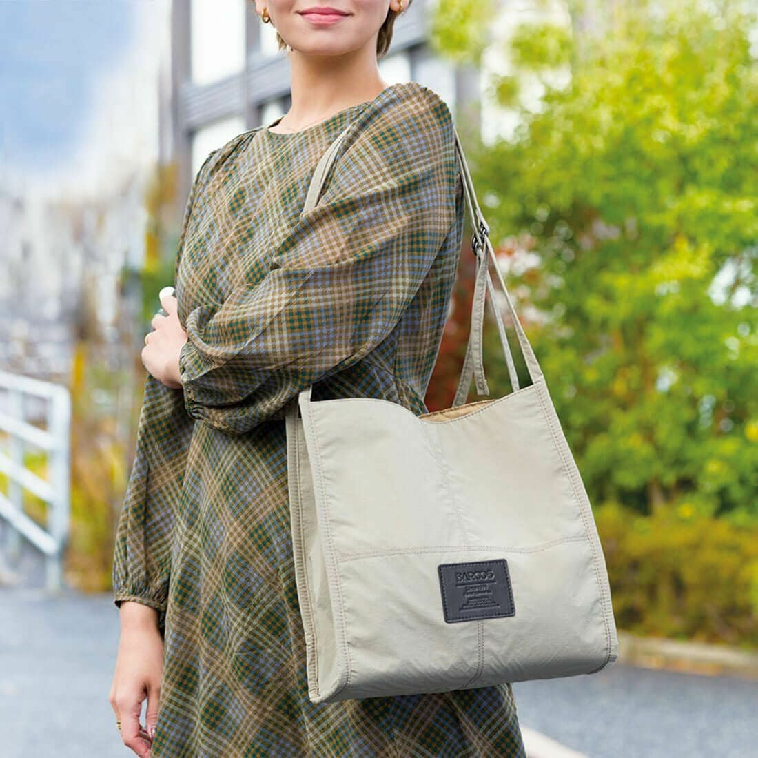 スクエアデザイン軽量トートバッグ