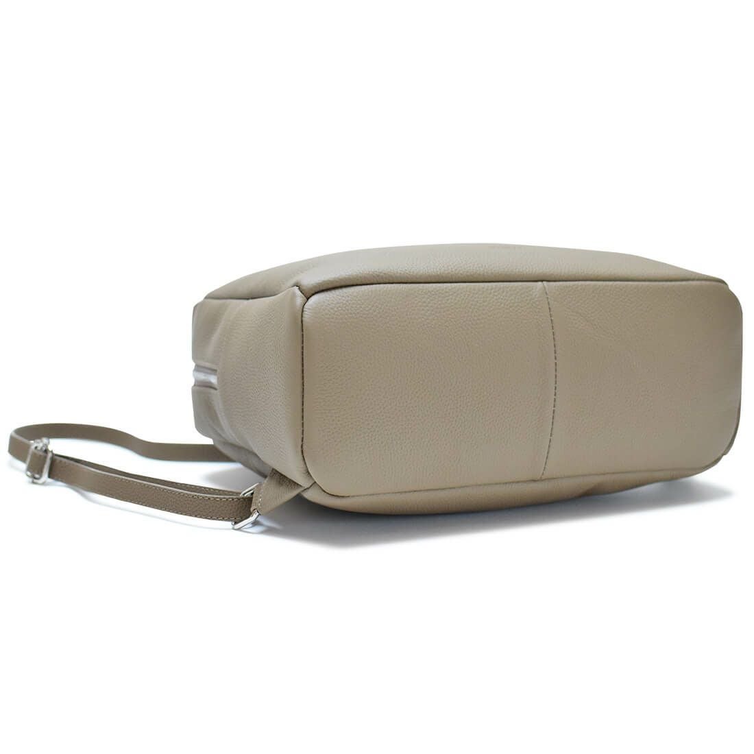 シンプルデザインレザーリュックサック