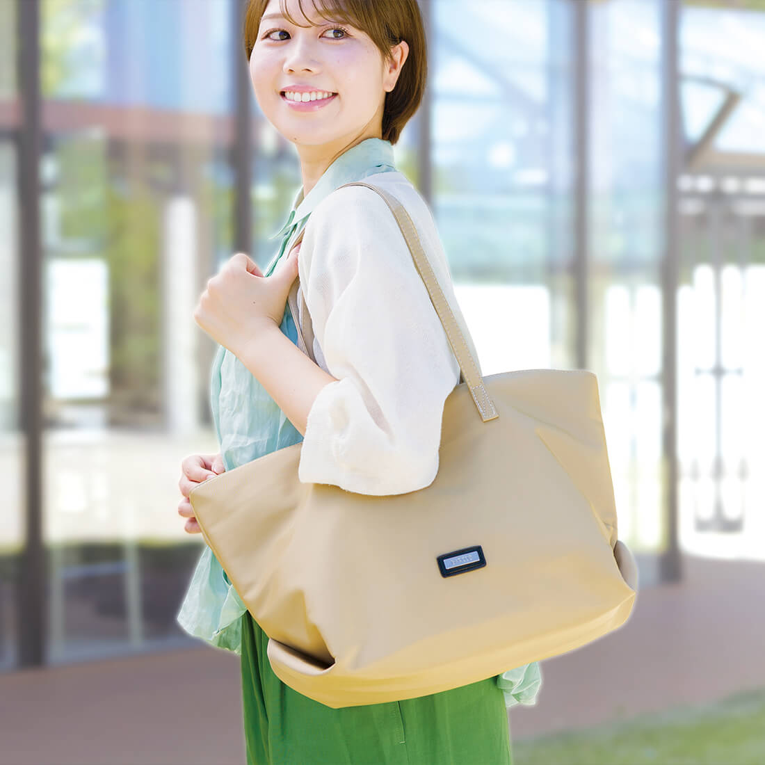 バッグ型ポーチ付きトートバッグ