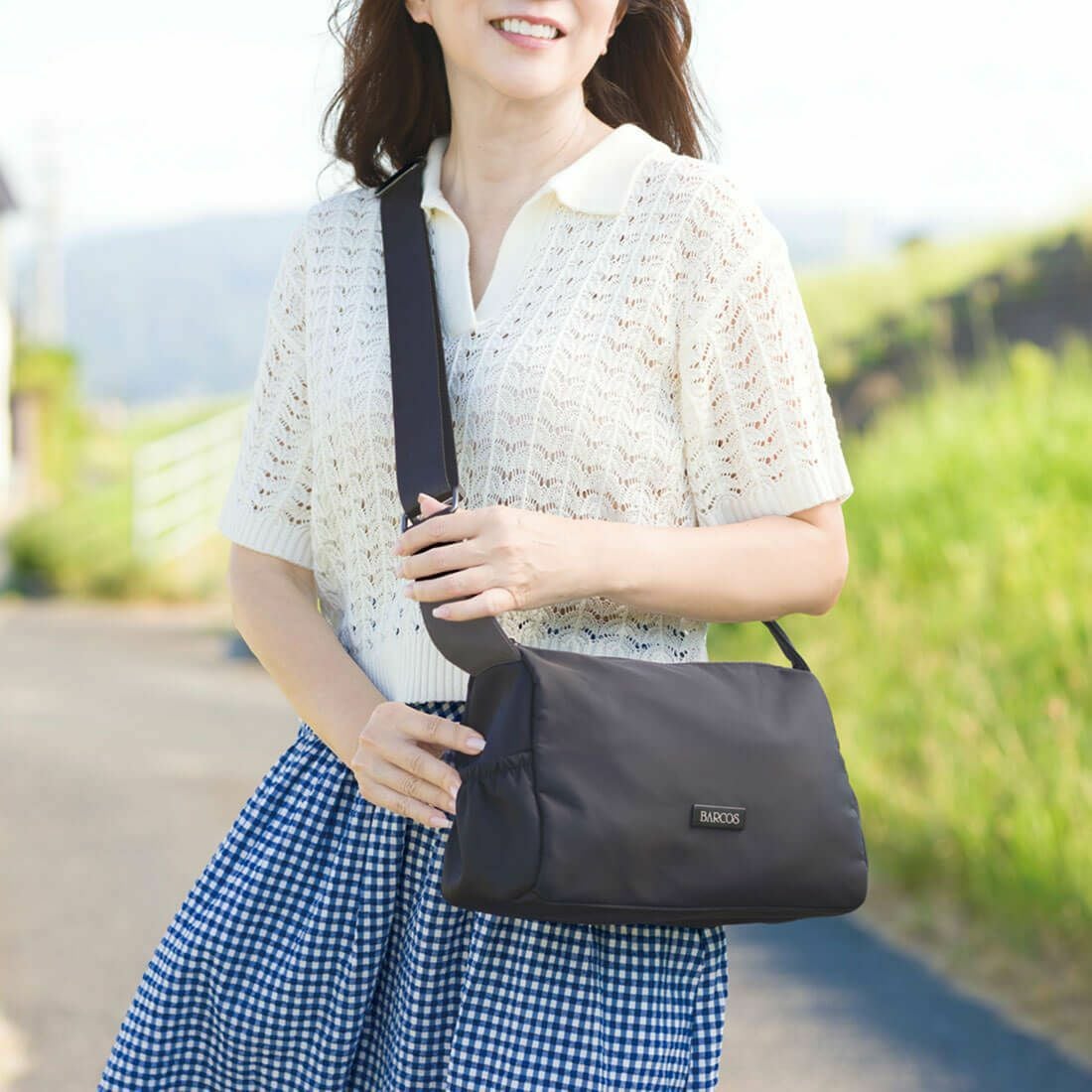 機能性ナイロンショルダーバッグ