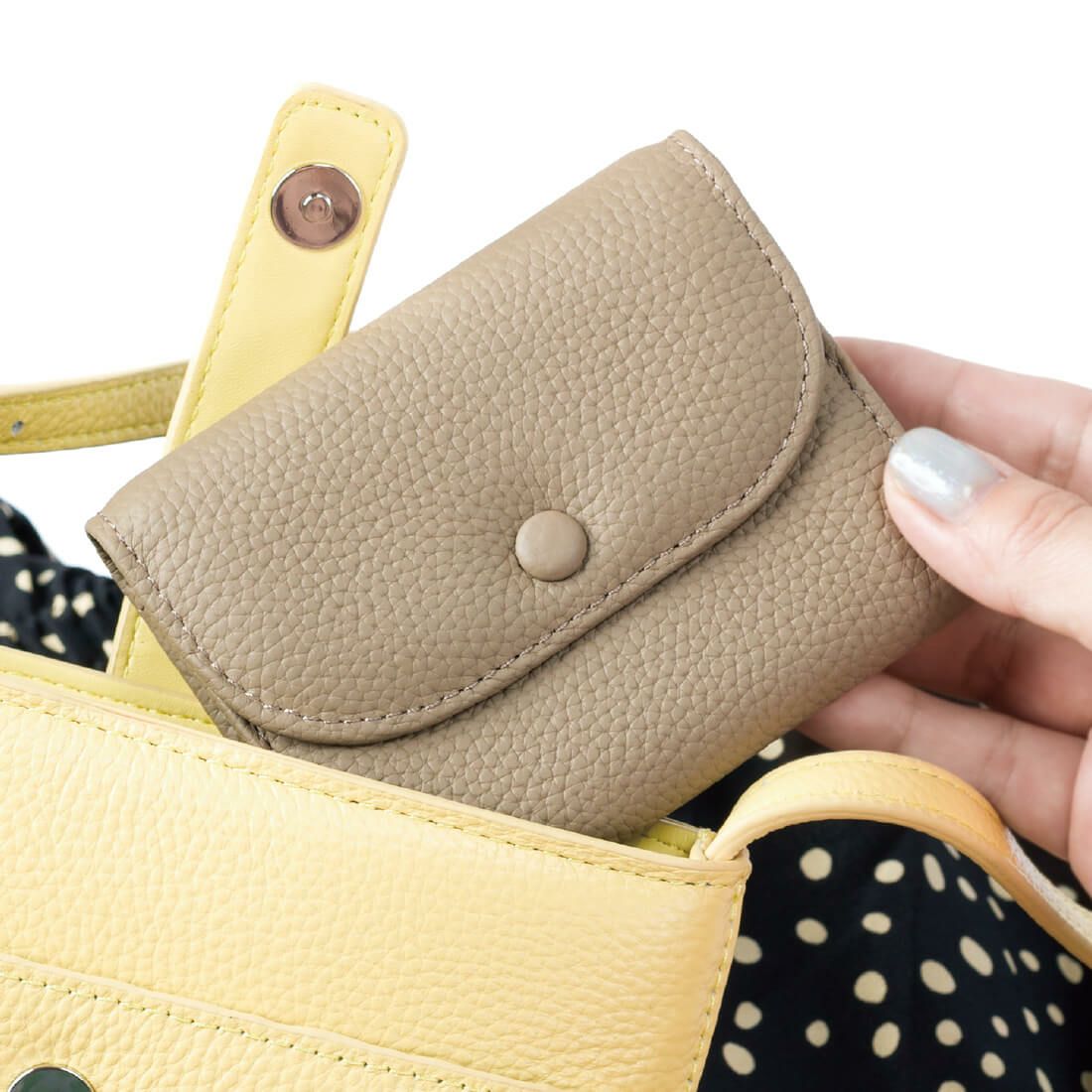 シュリンクレザーコンパクト折財布