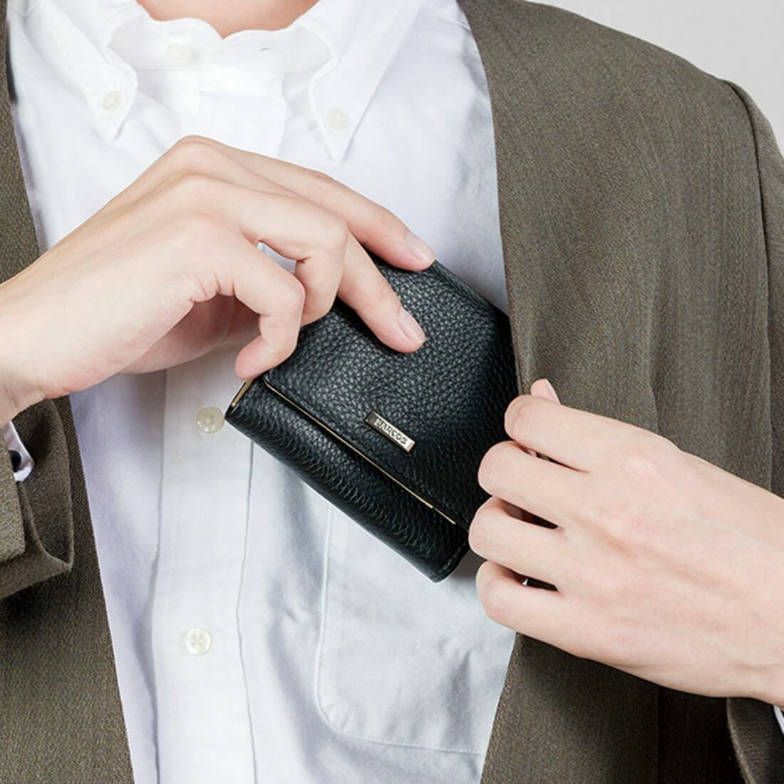 シュリンクレザーバイカラー折財布