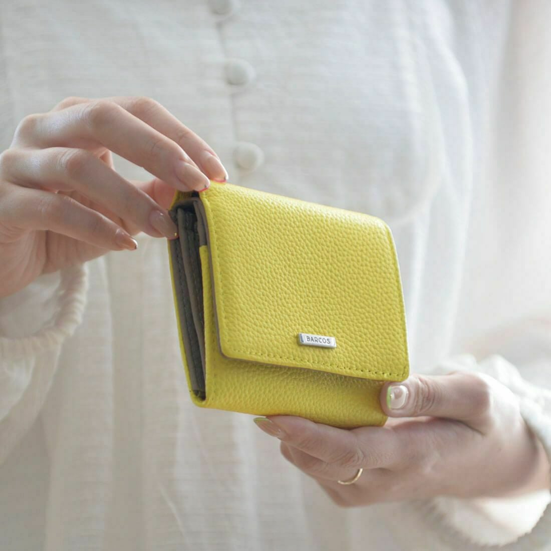 シュリンクレザーバイカラー折財布