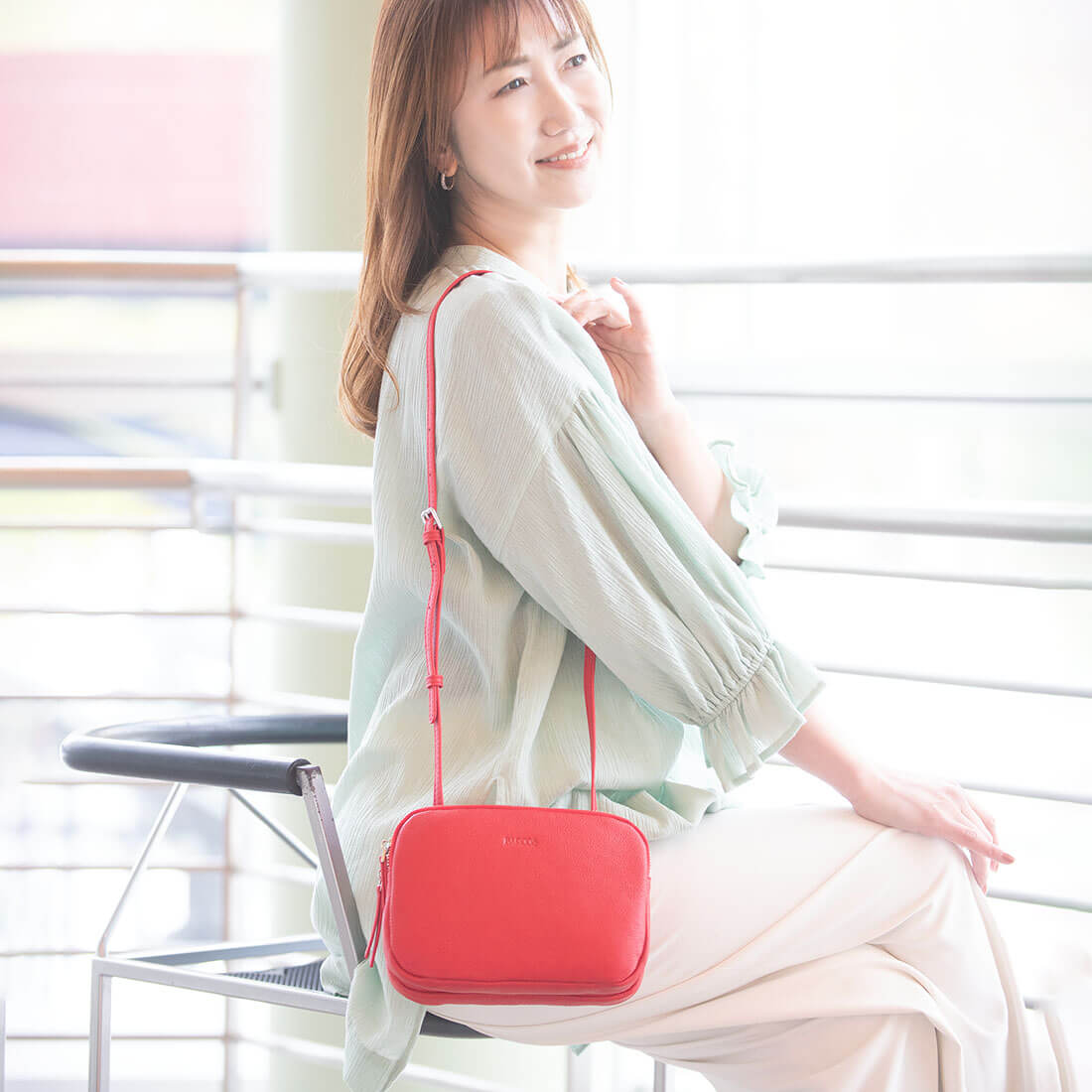 シープレザー2層ポシェット