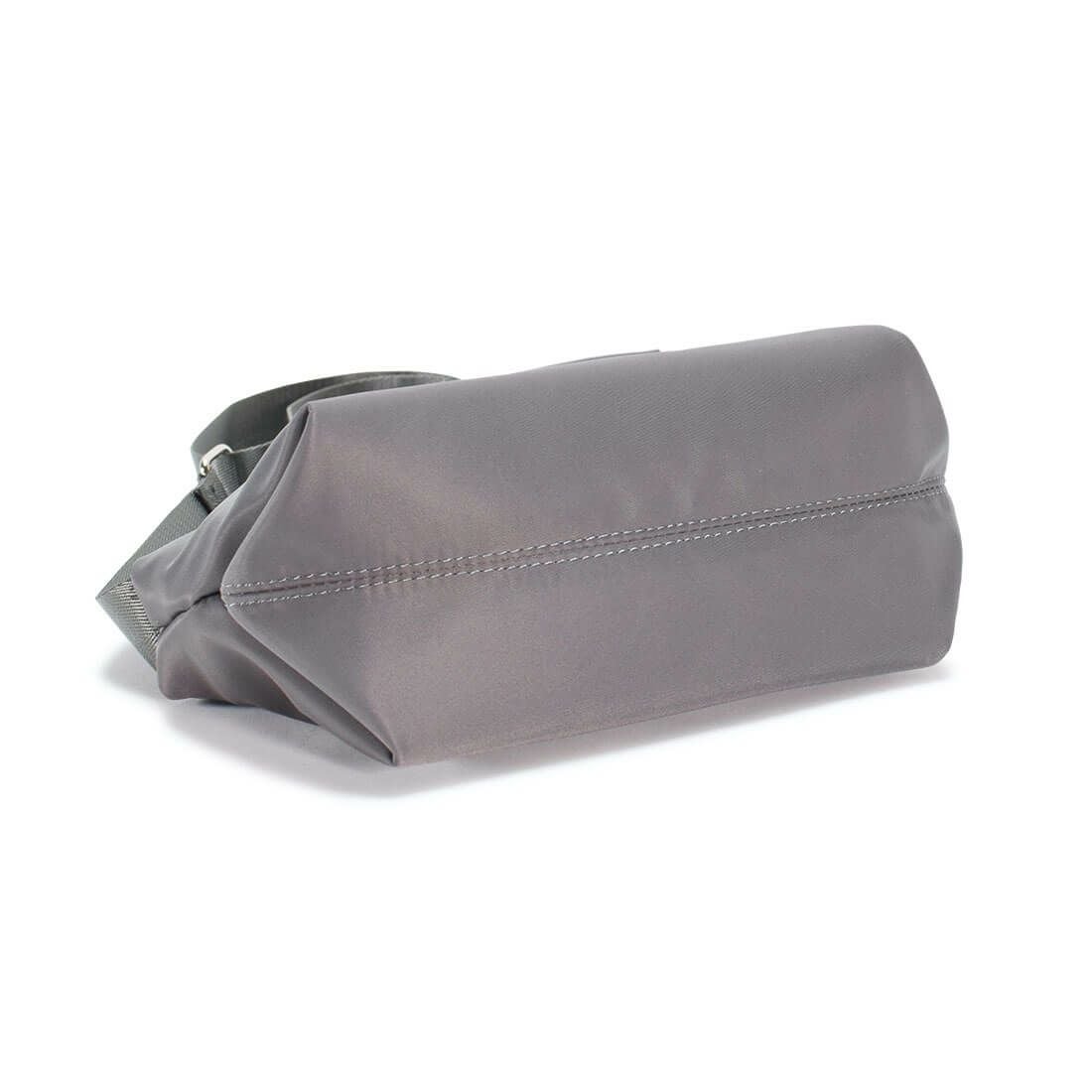 シンプルデザイン軽量ショルダーバッグ