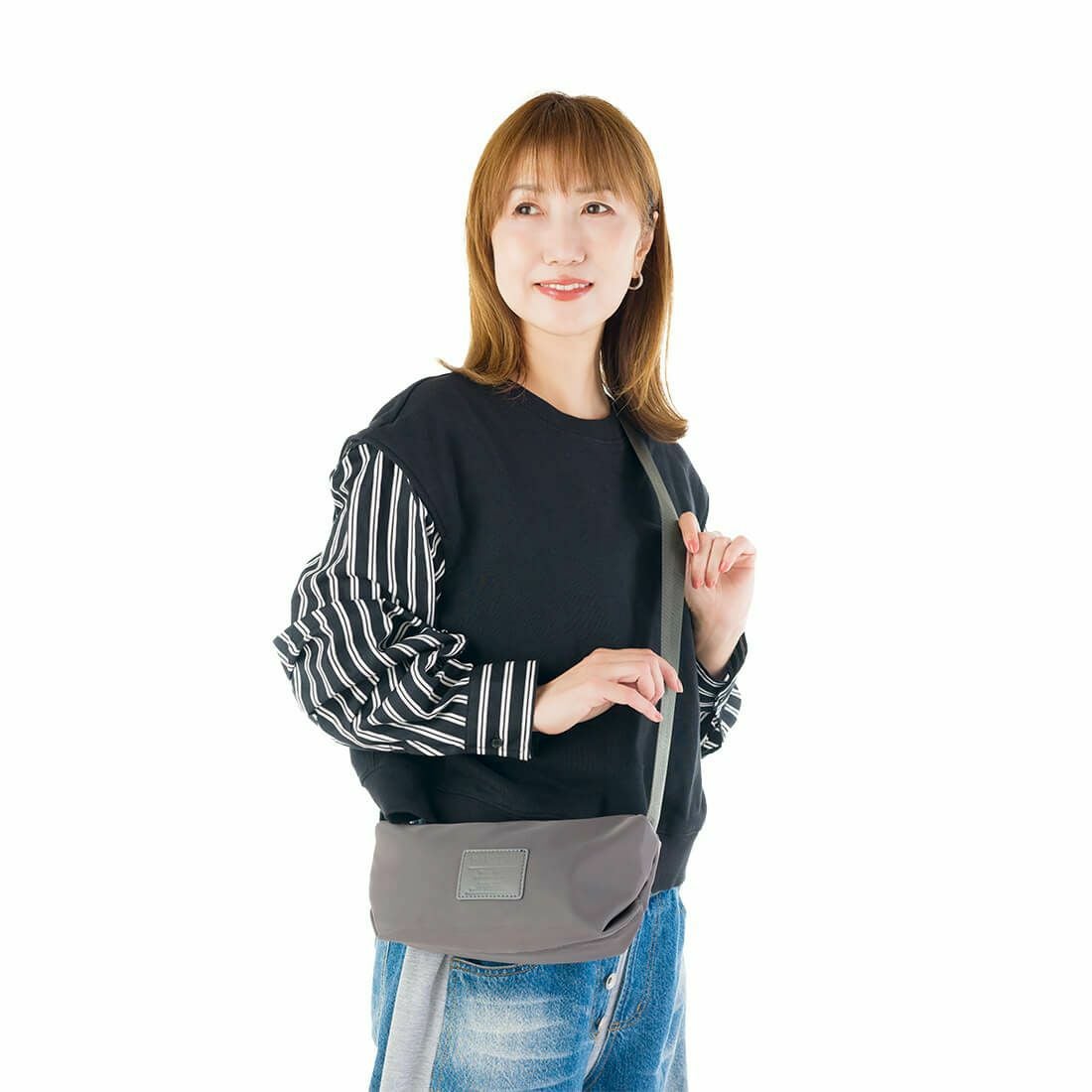 シンプルデザイン軽量ショルダーバッグ