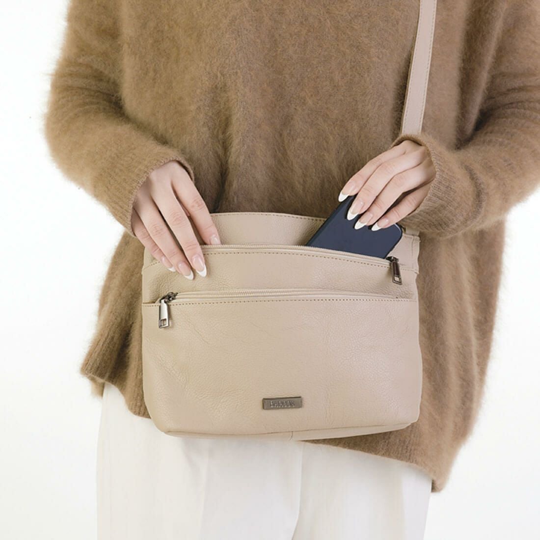 ダブルファスナーポケット付きショルダーバッグ