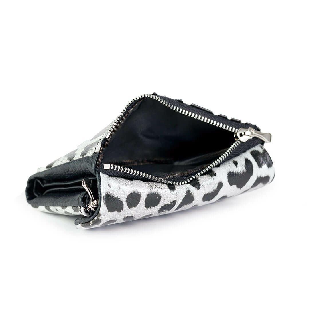 レオパード柄レザー折財布