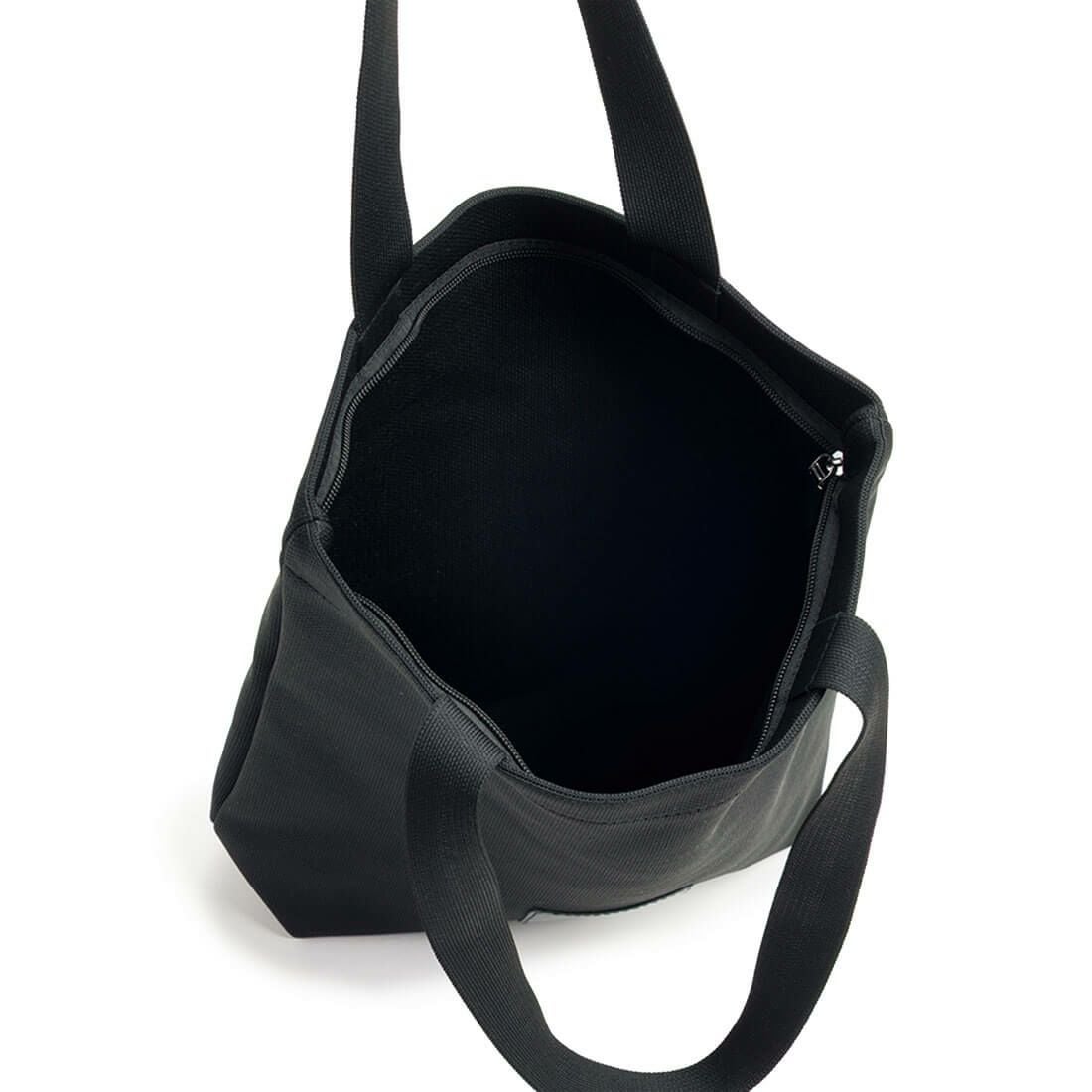 ロゴパッチ付き軽量トートバッグ