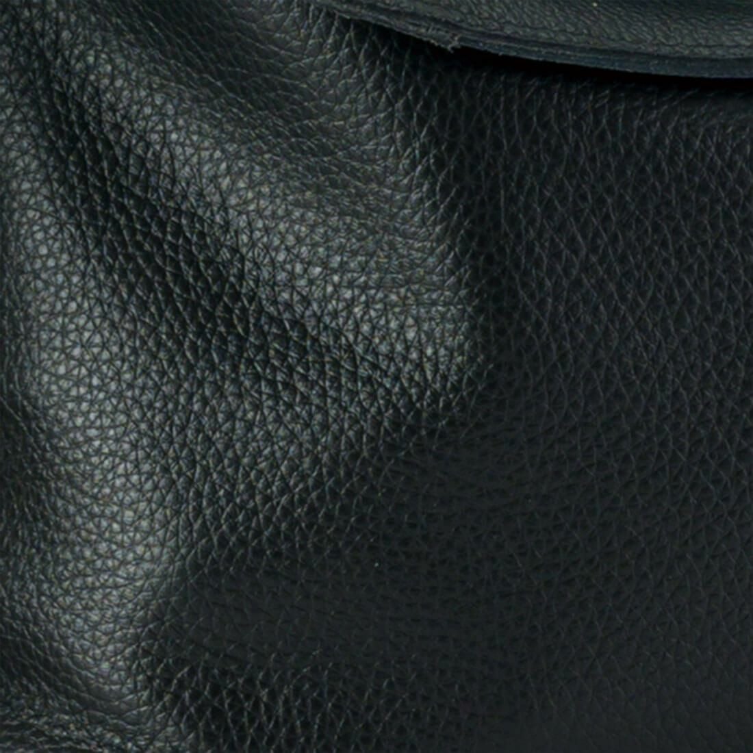 フラップデザインシュリンクレザーショルダーバッグ