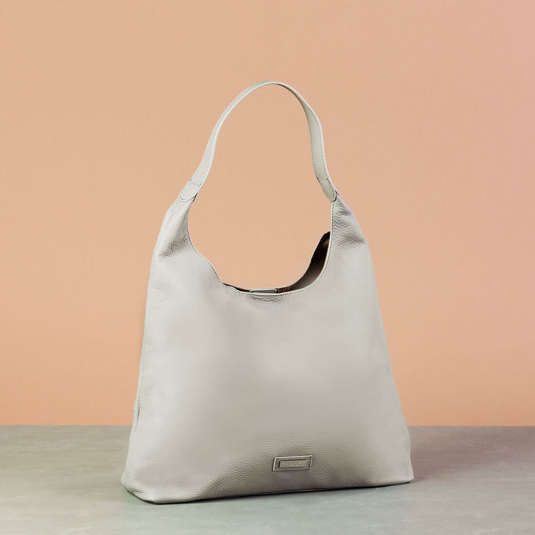 シュリンクレザーシンプルショルダーバッグ