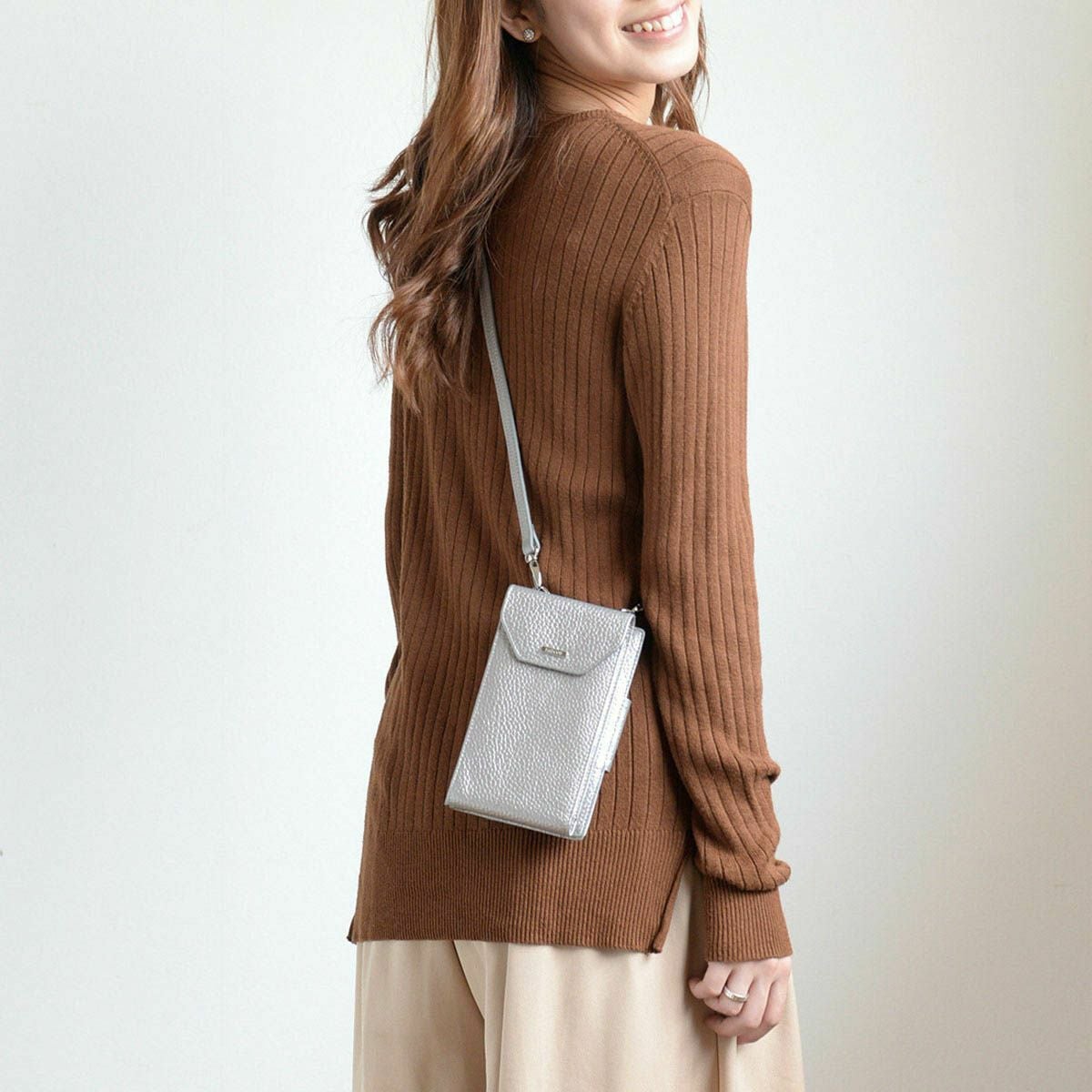 【アウトレット】シュリンクレザースマホポシェット＜マーシ＞