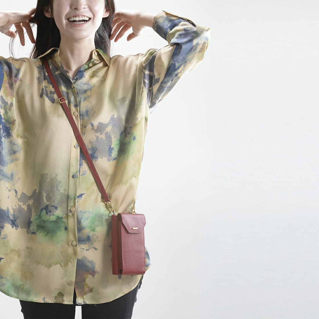 【アウトレット】シュリンクレザースマホポシェット＜マーシ＞