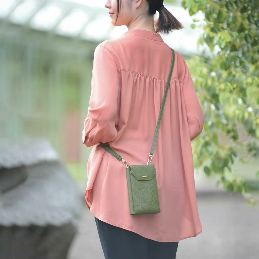 【アウトレット】シュリンクレザースマホポシェット＜マーシ＞