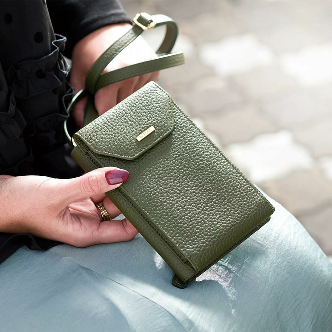 【アウトレット】シュリンクレザースマホポシェット＜マーシ＞