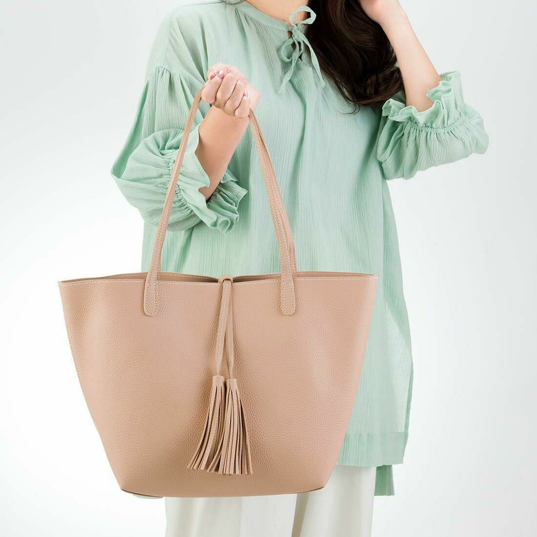 【アウトレット】タッセル付きトートバッグ