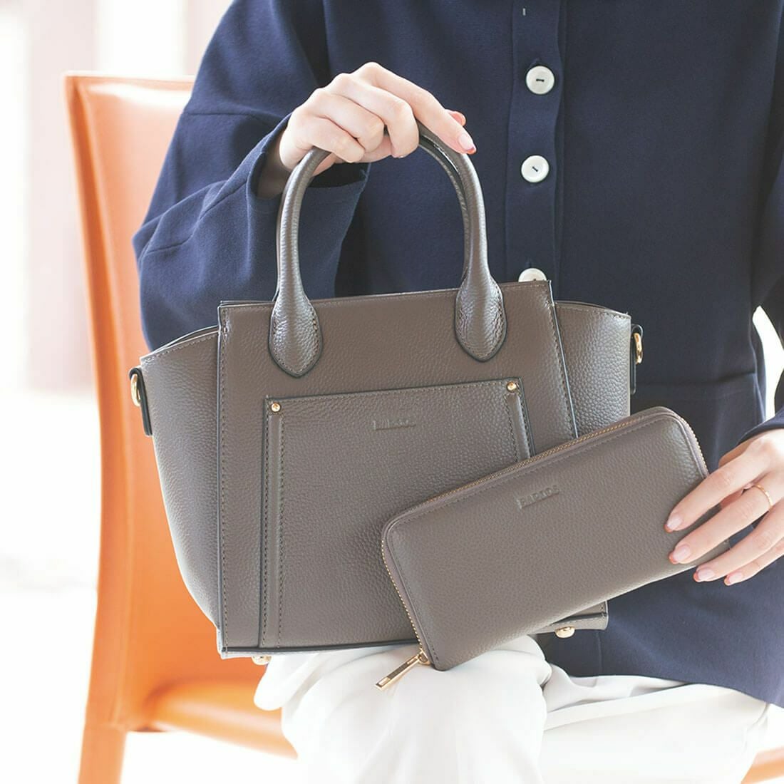 【セット商品】リベットデザインシュリンクレザー2wayハンドバッグ＆長財布セット