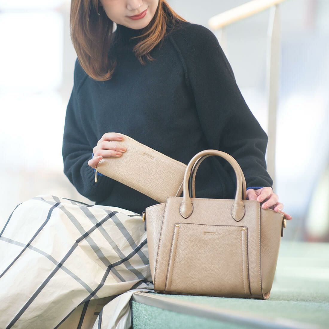 【セット商品】リベットデザインシュリンクレザー2wayハンドバッグ＆長財布セット