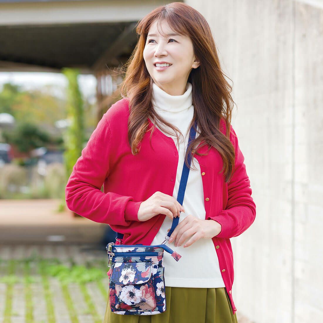 ボタニカル柄軽量ポシェット