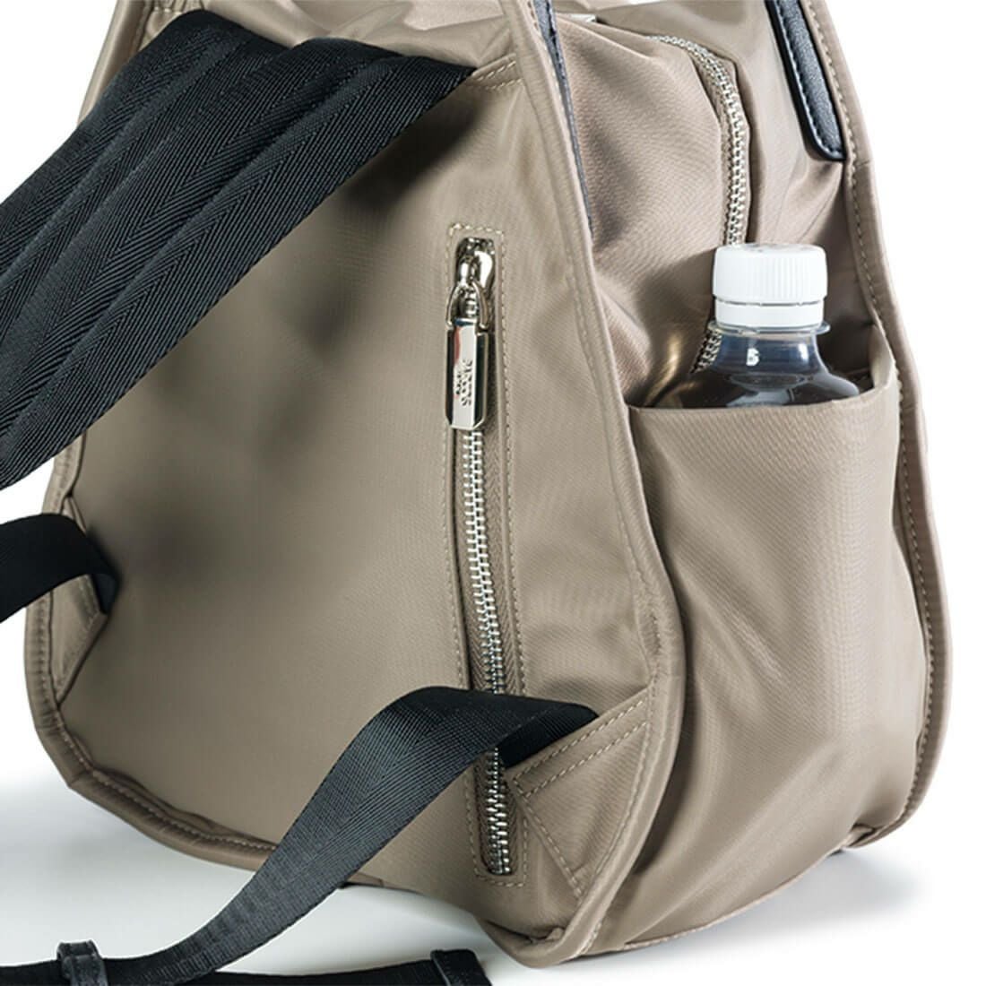 三角フォルム軽量リュック