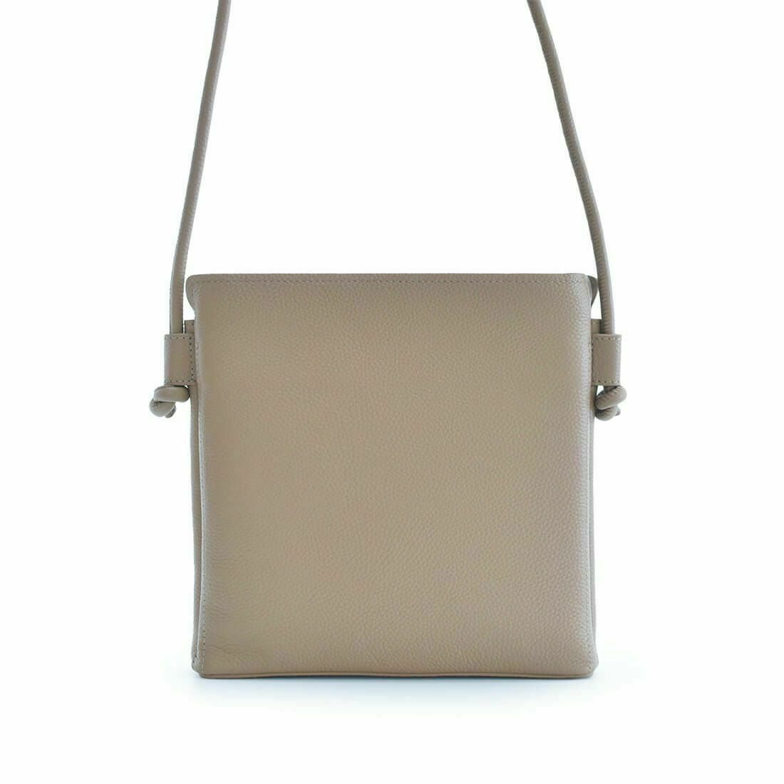 【アウトレット】シュリンクレザーノットモチーフポシェット