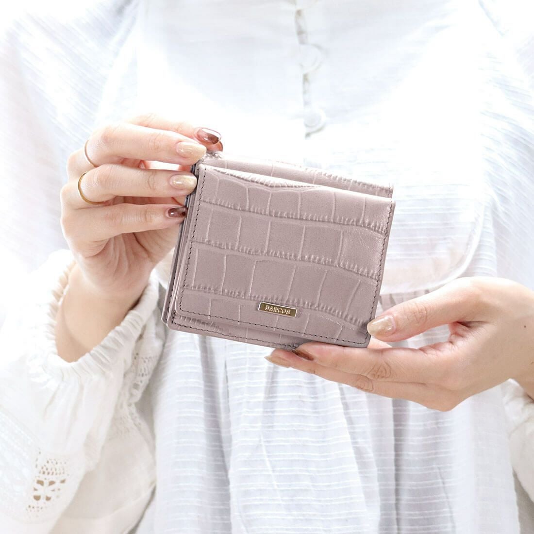 【アウトレット】マットレザークロコダイル型押し折財布