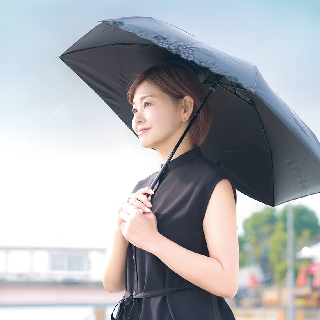晴雨兼用 花柄カットワーク刺繍折りたたみ傘