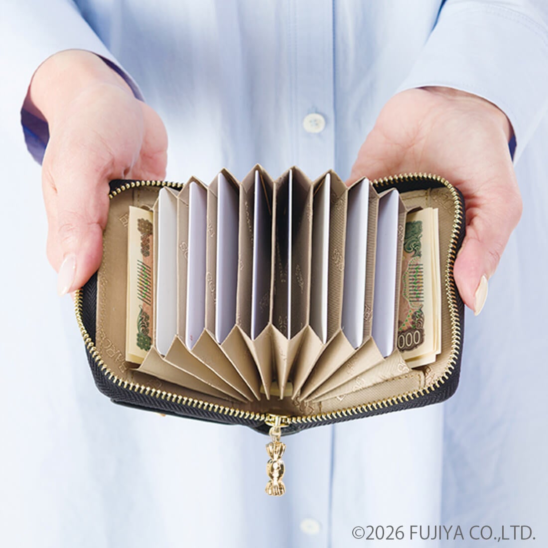 ＜ミルキーコラボ＞アップリケ付き蛇腹式折財布