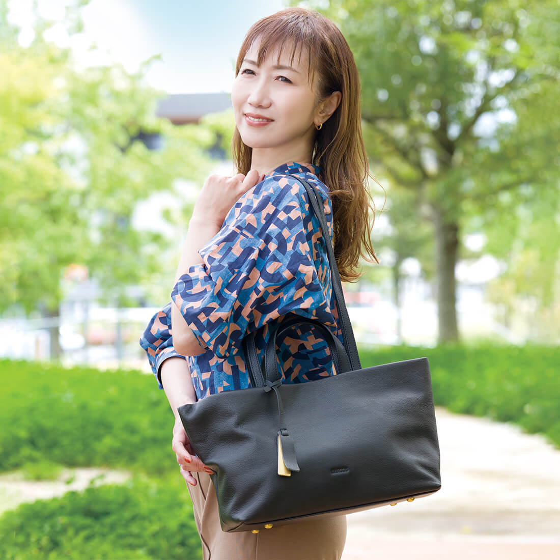 チャーム付き2wayレザートート